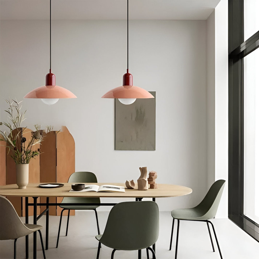 Luminaire suspension Macaron Pop, design Bauhaus coloré pour salon moderne.