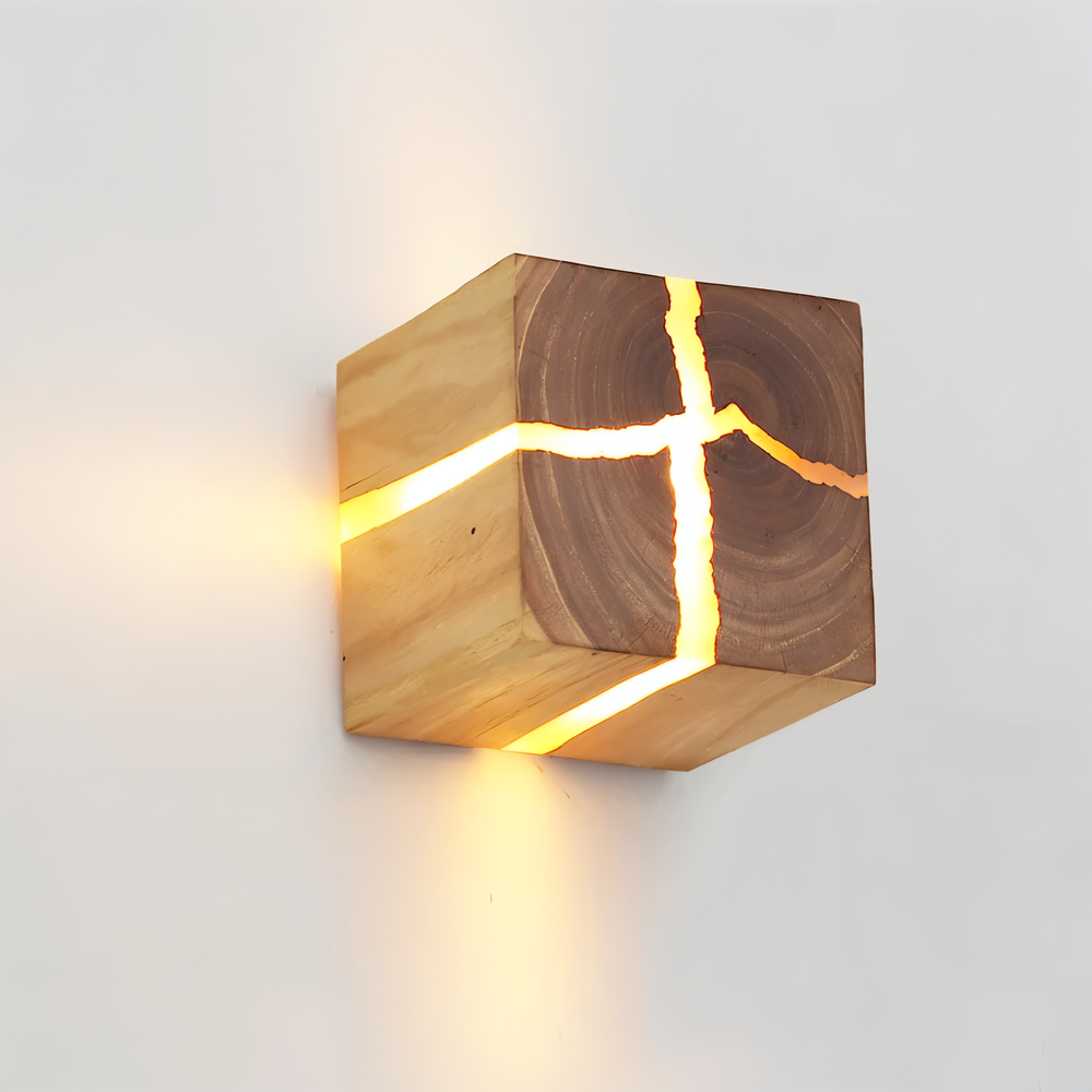 Lampe murale LED avec finition craquelée unique. Crée une lumière décorative et artistique pour tout intérieur.
