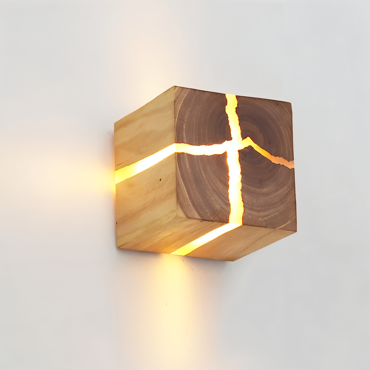 Lampe murale LED avec finition craquelée unique. Crée une lumière décorative et artistique pour tout intérieur.