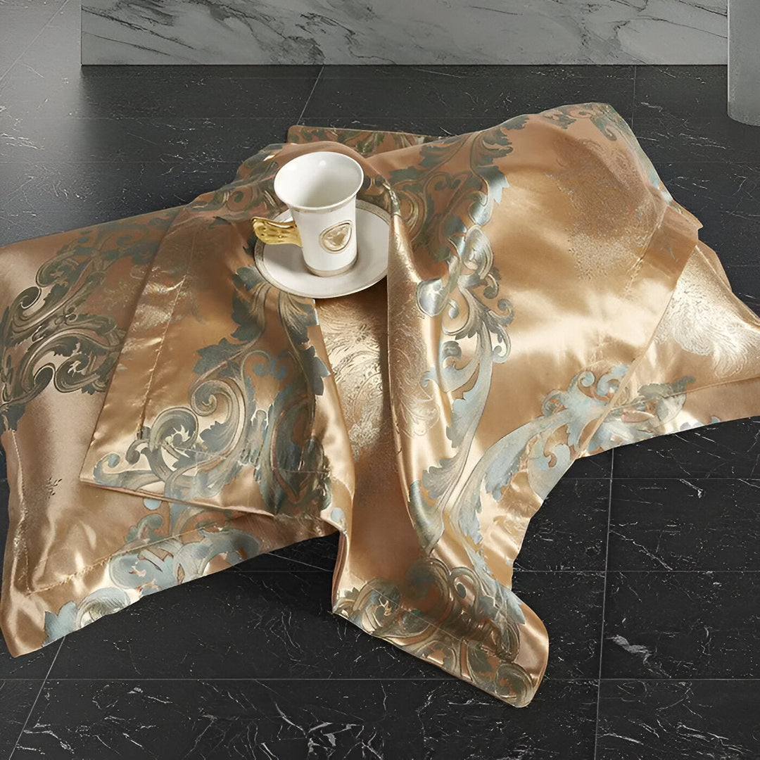 Ensemble complet housse de couette satin jacquard, pour une literie douce, somptueuse et confortable.