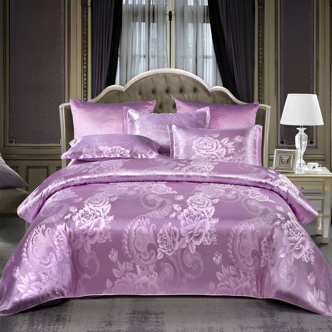 Literie élégante en satin jacquard, ensemble complet pour un confort maximal au lit et douceur.