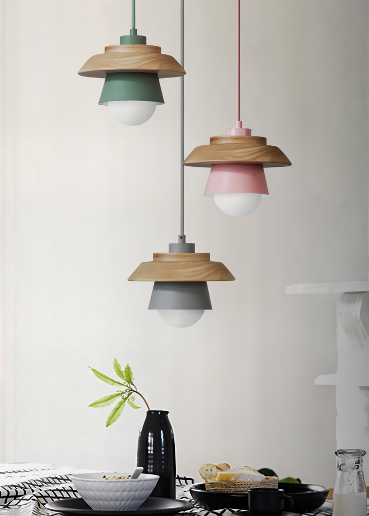Plafonnier design macaron, style scandinave en bois et métal, pour un intérieur chaleureux.