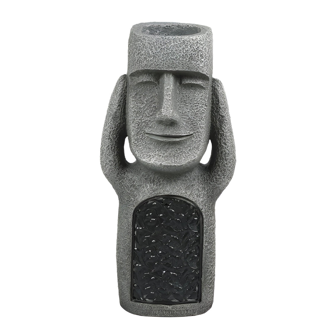 Détail statue Moai en résine, décoration de jardin durable pour une touche zen inspirée de l'Île de Pâques.