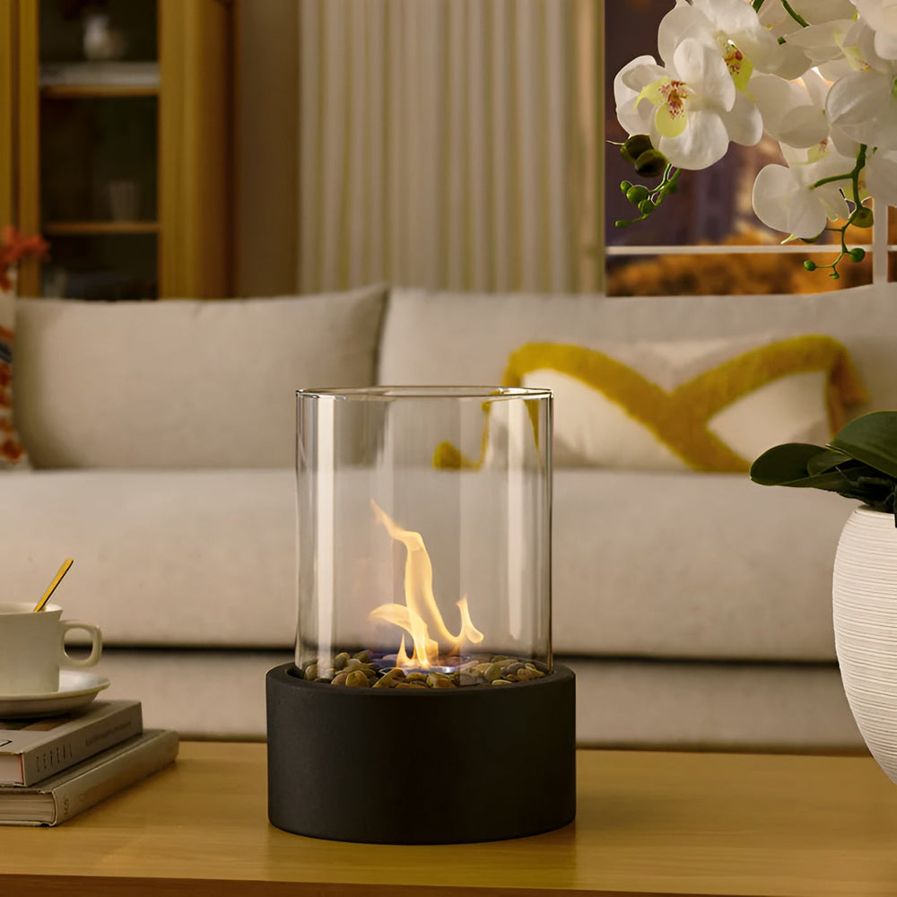 Cheminée portable bioéthanol pour table, créant une ambiance chaleureuse, idéale intérieur/extérieur.