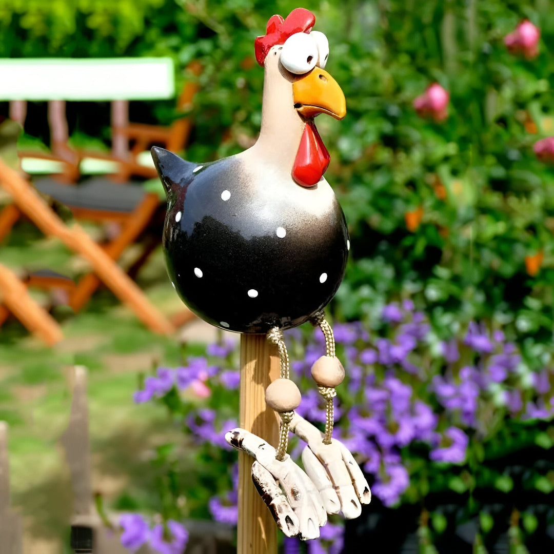 Figurine coq drôle pour extérieur, résine, jambes qui se balancent, ambiance joyeuse.