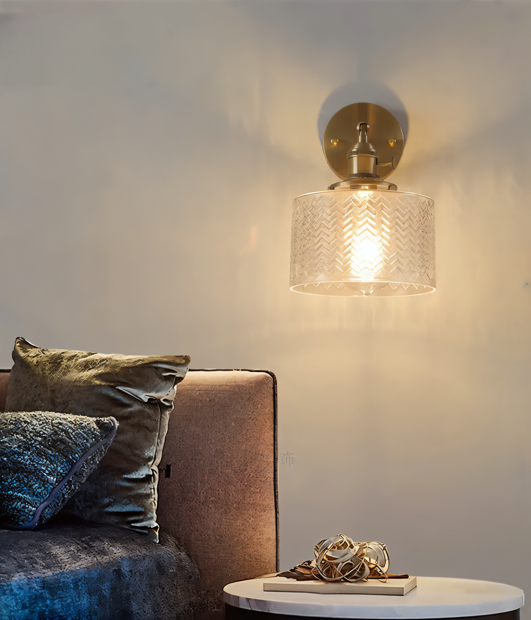 Applique salon/chambre en cuivre, verre ondulé, décoration intérieure élégante.