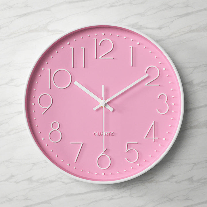 Horloge murale silencieuse, chiffres en relief, élément décoratif essentiel pour la maison.