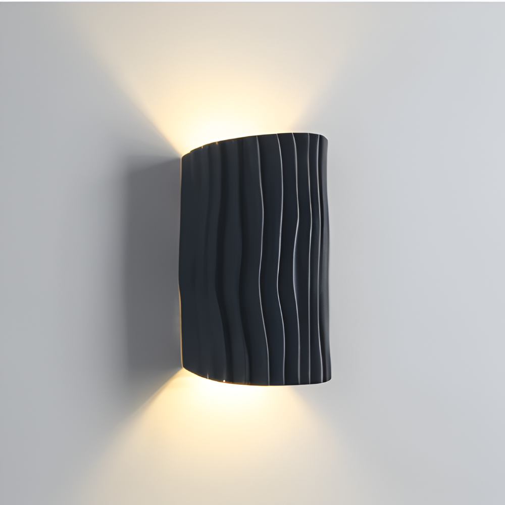 Lampe murale plissée Veloura, lumière LED douce, parfaite pour une ambiance relaxante chambre.