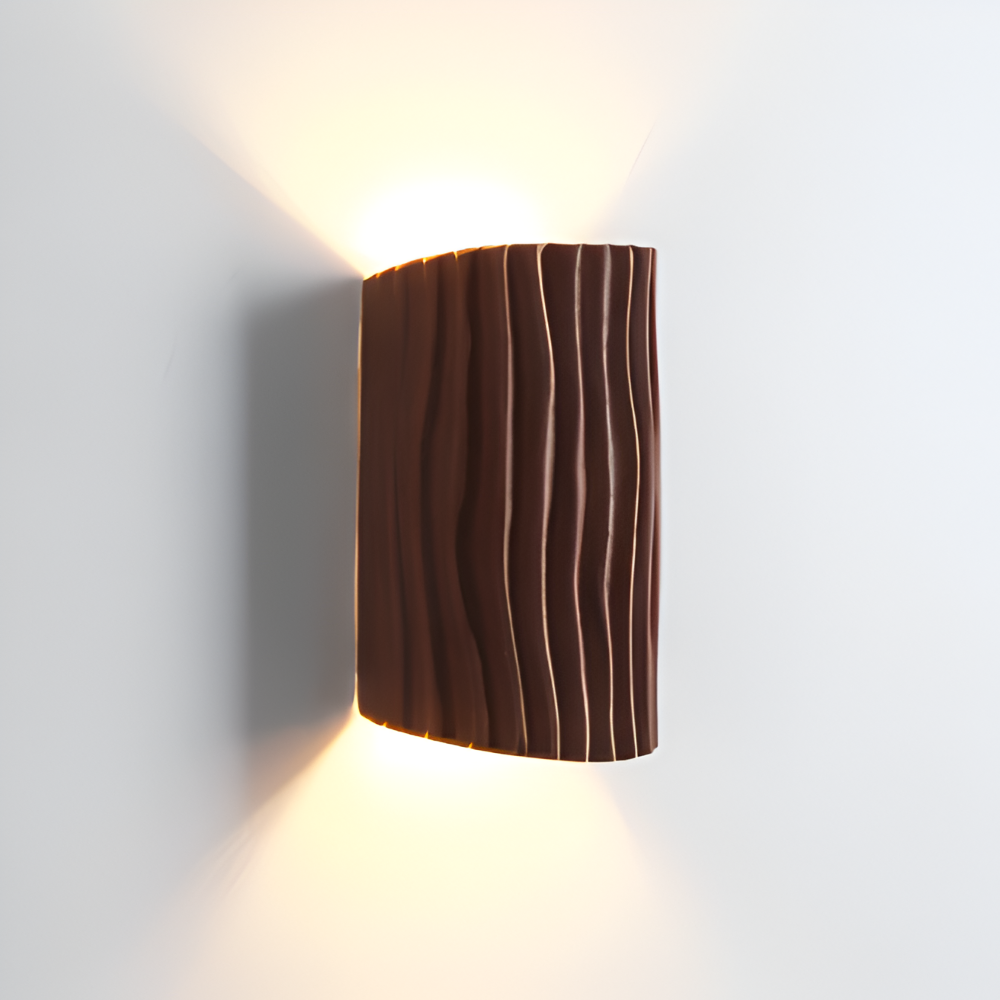 Applique murale LED Veloura, lumière d'appoint plissée pour un salon ou une chambre moderne.