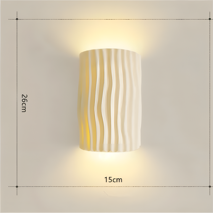 Applique murale LED Veloura, design plissé élégant, pour un éclairage chaleureux chambre ou salon.