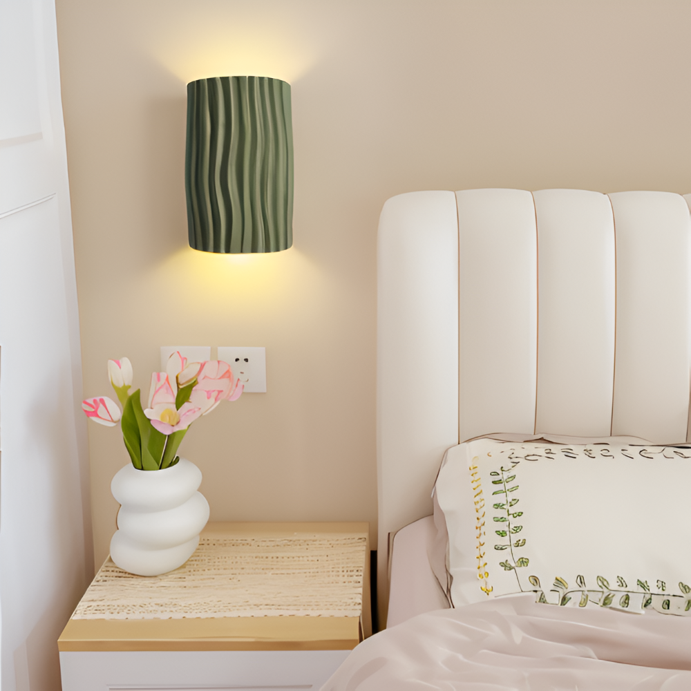 Lumière LED moderne et design plissé Veloura: l'applique murale parfaite pour votre intérieur.