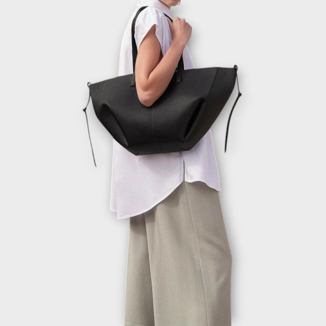 Sac à main pratique et spacieux pour femme, en simili cuir, avec multiples compartiments.