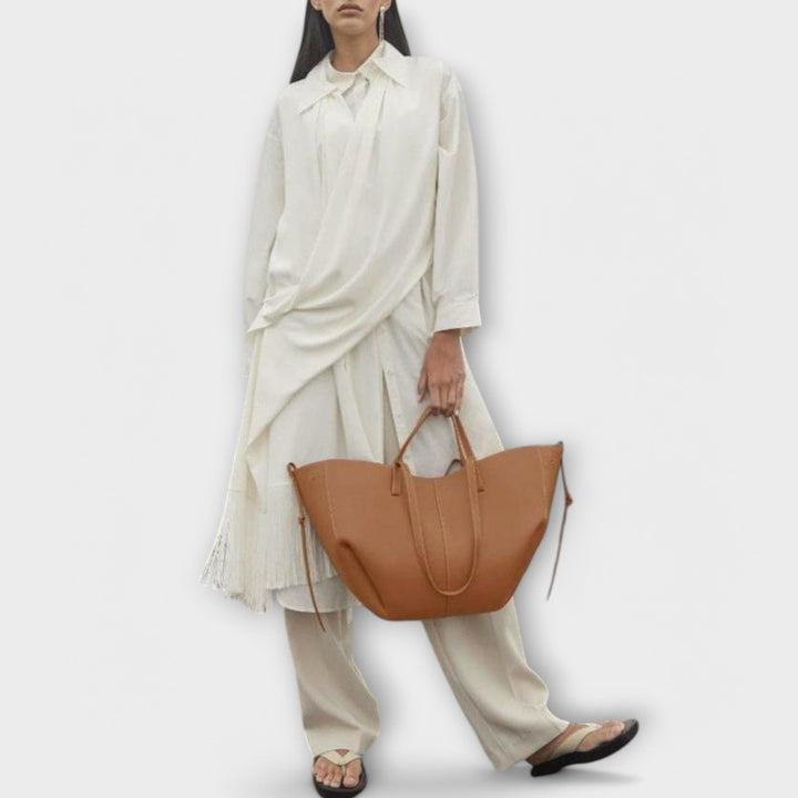 Sac à main polyvalent en cuir vegan, accessoire essentiel pour la femme moderne et active.