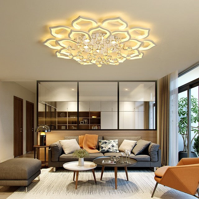 Élégant plafonnier Lotus en cristal. Lumière intérieure dimmable moderne avec télécommande pour ambiance ajustable.