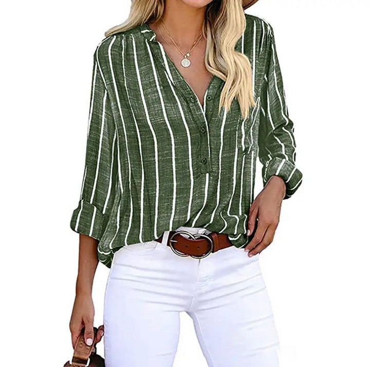Chemise femme rayée boutonnée, manches réglables pour un style versatile printemps-été.