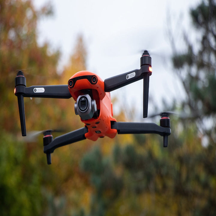 Drone AeroPro avec caméra 4K UHD, idéal pour photographie aérienne et vidéo de haute qualité.