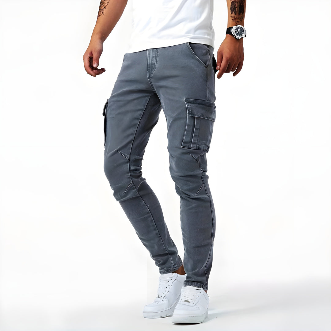 Pantalon cargo homme moderne gris, coupe confortable et style polyvalent décontracté. Idéal pour un look quotidien.