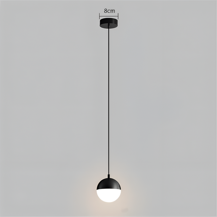 Suspension design moderne or et noir, boule de cristal, éclairage LED, idéal pour un décor contemporain.