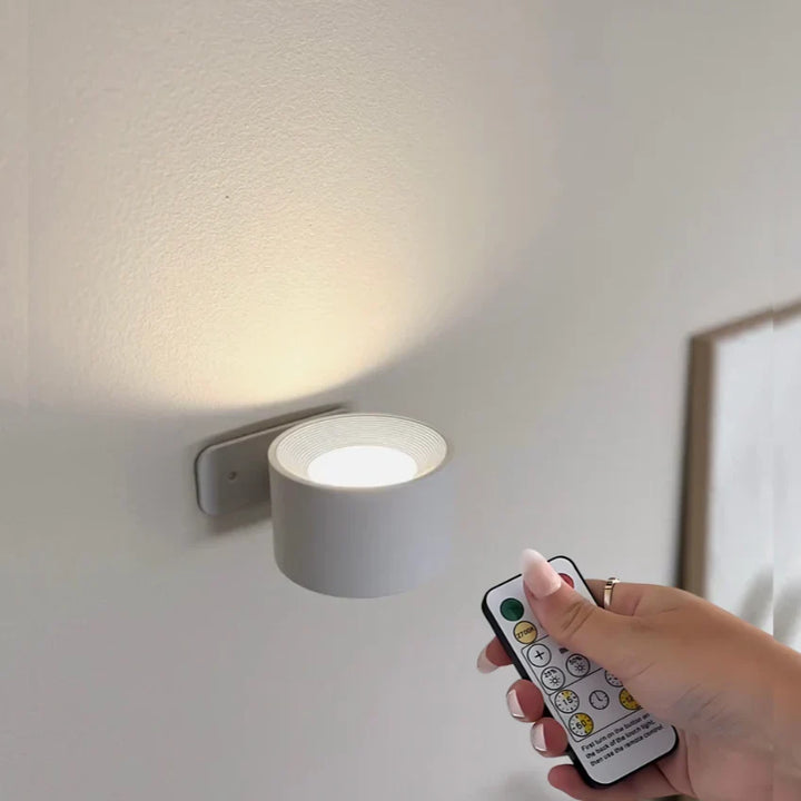 Décoration murale moderne avec cette applique LED sans fil, dimmable et rotative. Design élégant pour intérieur.