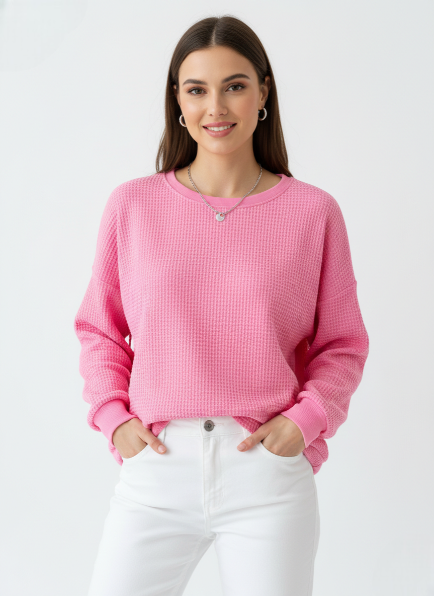 Pull femme décontracté, maille gaufrée douce pour un confort douillet. Style tendance et moderne.