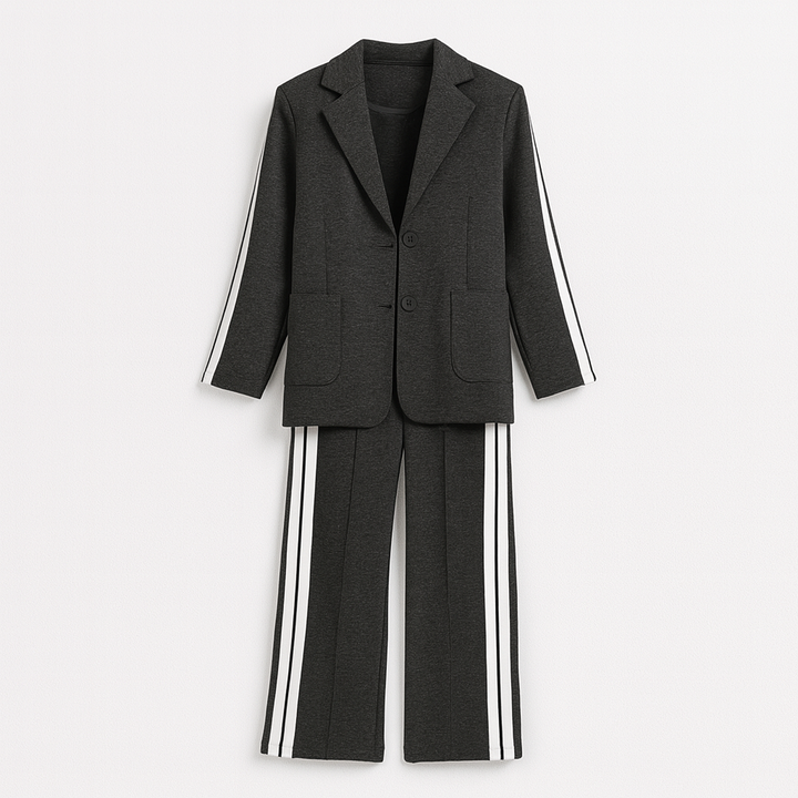 Blazer femme chic à revers, pièce du tailleur élégant pour tenue de bureau.