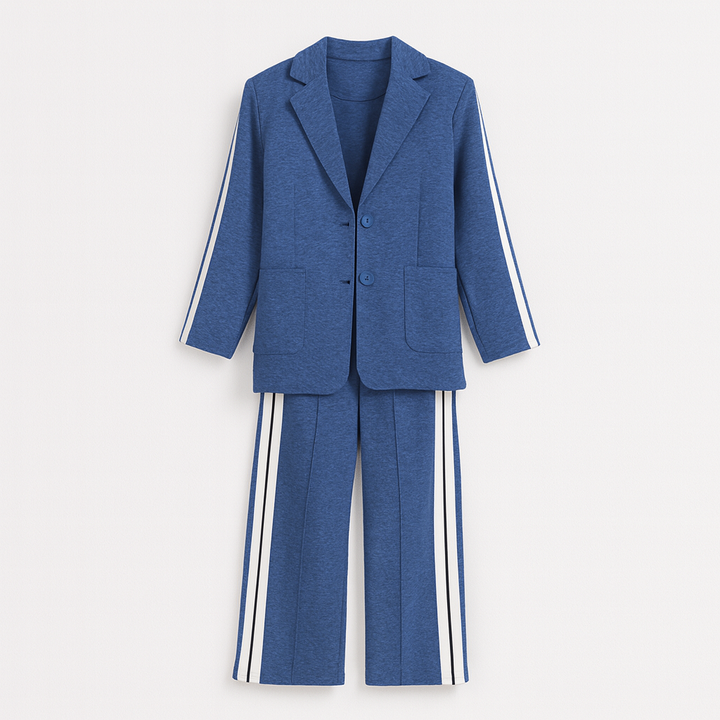 Élégant tailleur vert femme, ensemble blazer & pantalon polyvalent mode.