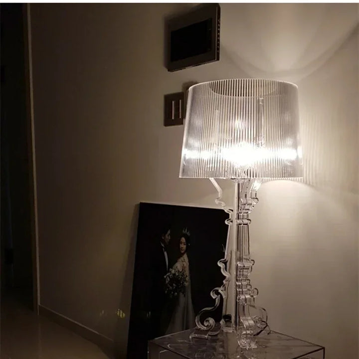 Lampe de table Bourgie, design moderne et baroque en acrylique, luminaire décoratif pour l'intérieur.