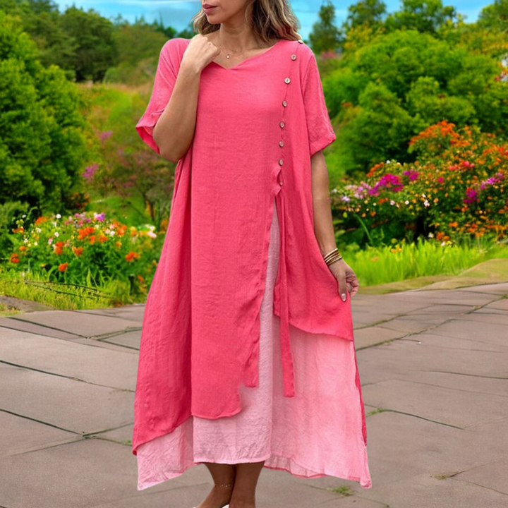 Robe d'été confortable et polyvalente, coupe fluide et col V, parfaite pour un style estival décontracté et chic.