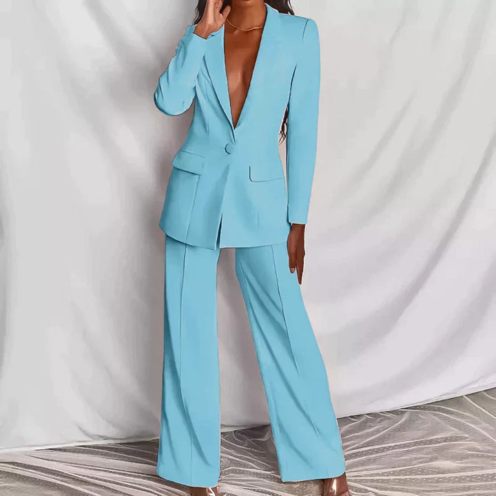 Blazer femme et pantalon taille haute blanc, un ensemble élégant pour une tenue professionnelle ou une occasion spéciale.