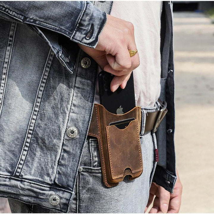 Pochette-cartes et porte-téléphone en cuir pour hommes, avec clip-ceinture, un accessoire polyvalent pour smartphone.