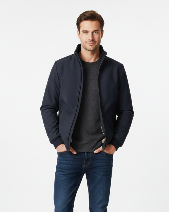 Parka homme déperlante et chic, parfaite pour la mode urbaine et les aventures en extérieur automne-hiver.