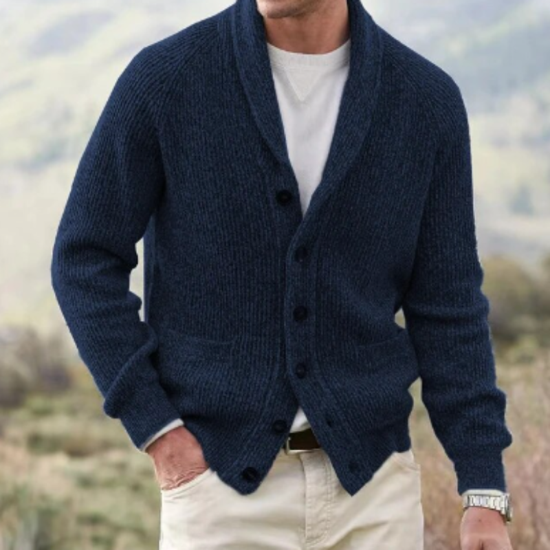 Élégant cardigan homme vintage en tricot, col V, parfait pour une tenue décontractée ou un look habillé.
