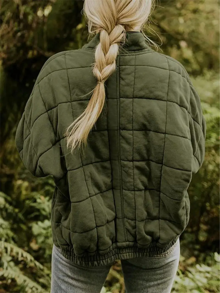 Blouson femme matelassé, élégance urbaine, parfait pour affronter l'hiver.