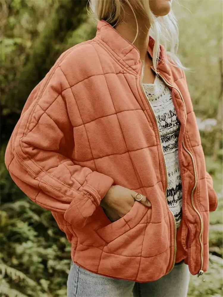 Manteau femme matelassé moderne, idéal pour l'automne hiver, très confortable.