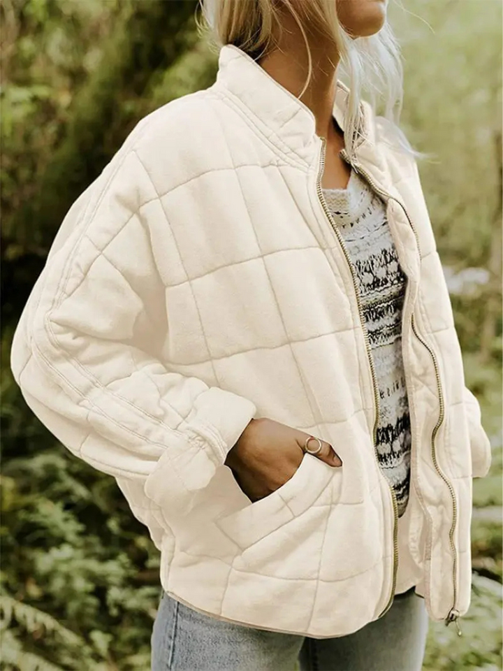 Manteau hiver femme matelassé, chaud et confortable, style urbain moderne.