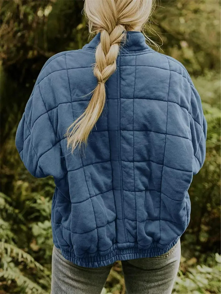 Blouson matelassé femme décontracté, parfait pour un look automne hiver tendance.