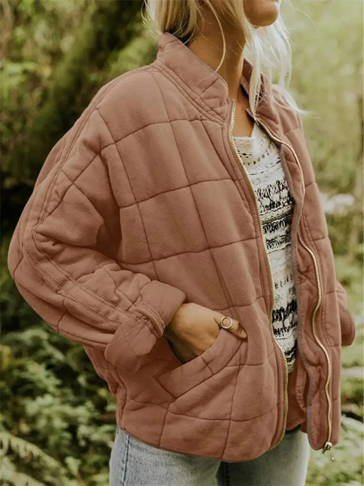 Veste femme matelassée élégante, parfaite pour la mode automne hiver, style moderne.