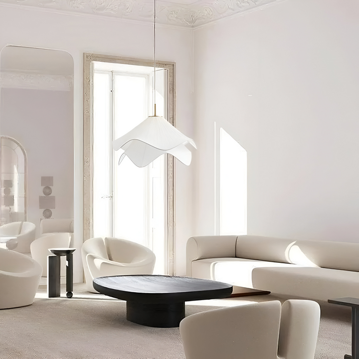 Suspension de plafond Japandi, design fleuri en tissu, idéale pour une décoration intérieure moderne.