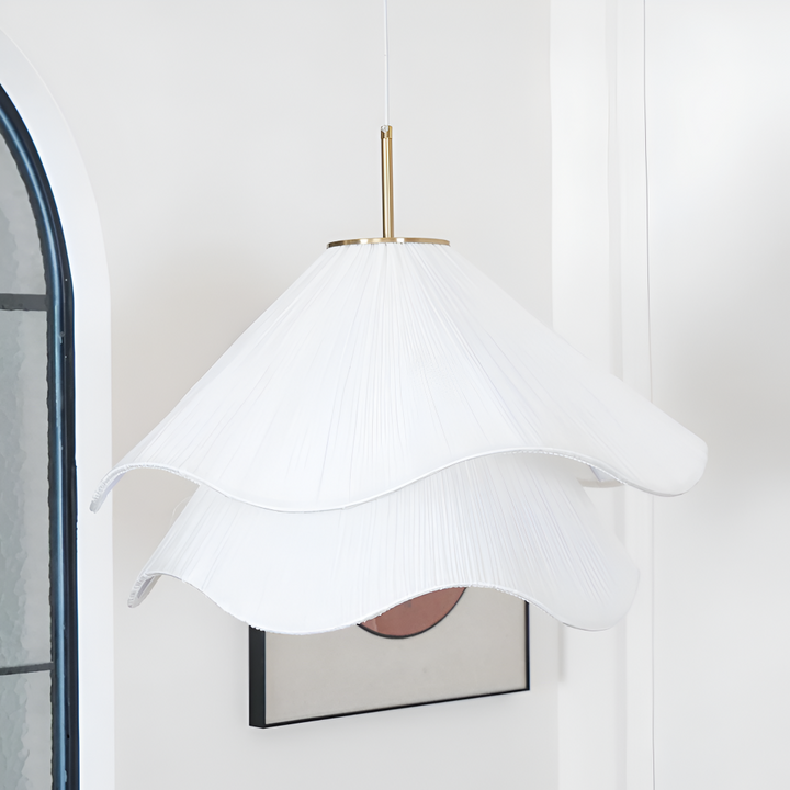 Lampe suspendue style Japandi en tissu floral, pour un éclairage doux et une ambiance zen.