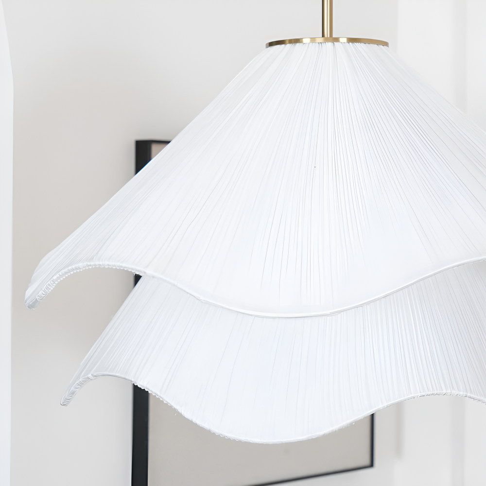 Suspension décorative Japandi en tissu fleuri, un luminaire moderne pour salon ou chambre.