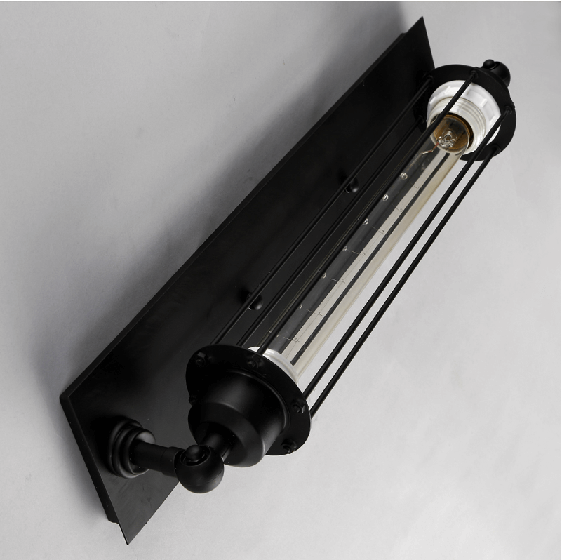 Applique E27 design industriel noir mat, idéale pour un décor rustique chic et authentique.