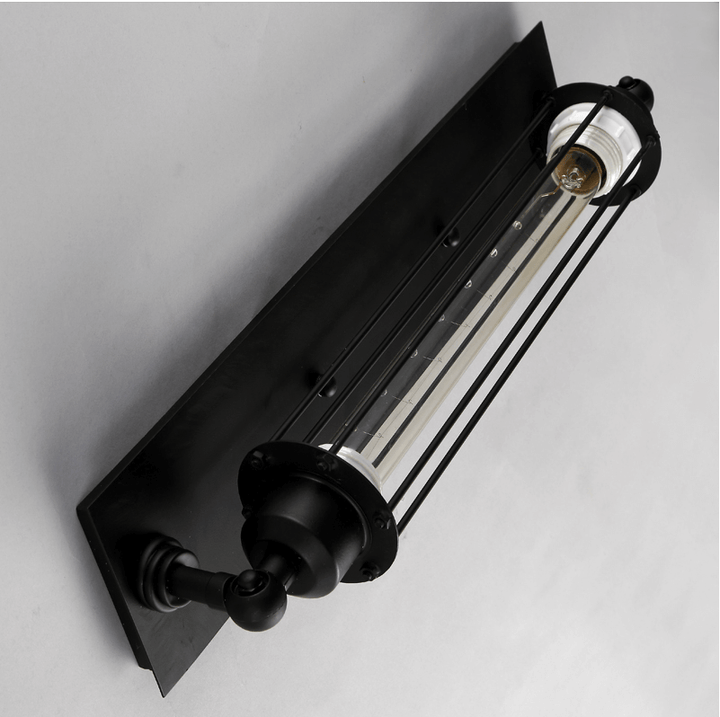 Applique E27 design industriel noir mat, idéale pour un décor rustique chic et authentique.