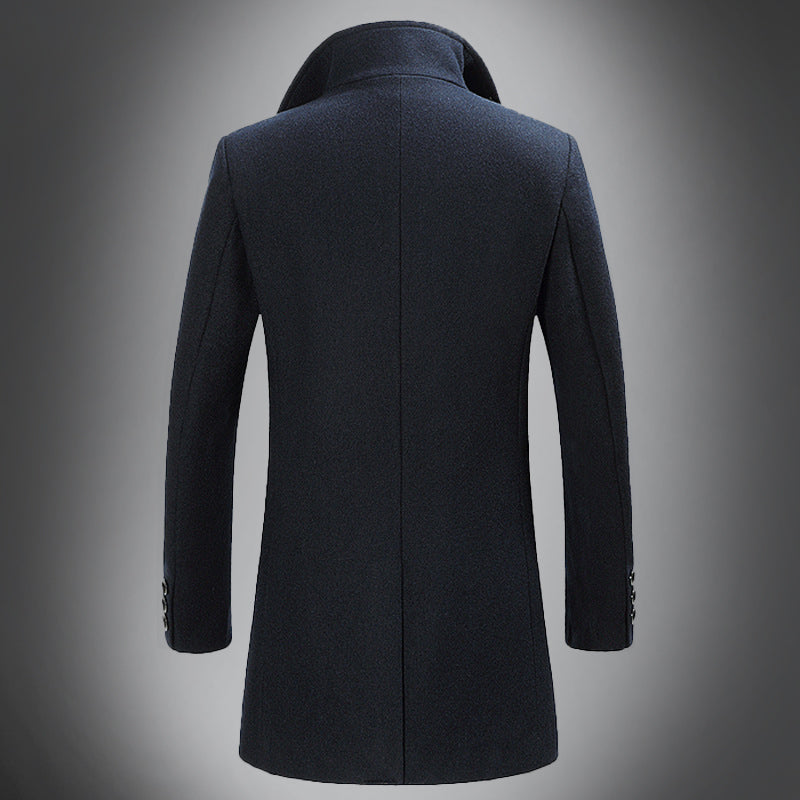 Manteau homme chaud et confortable pour l'hiver, design classique. Parfait pour une mode masculine élégante.