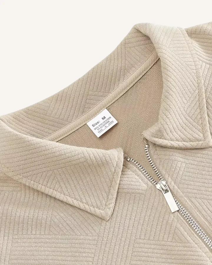Confort et style : pull homme élégant col polo zippé, maille chaude. Indispensable mode masculine.