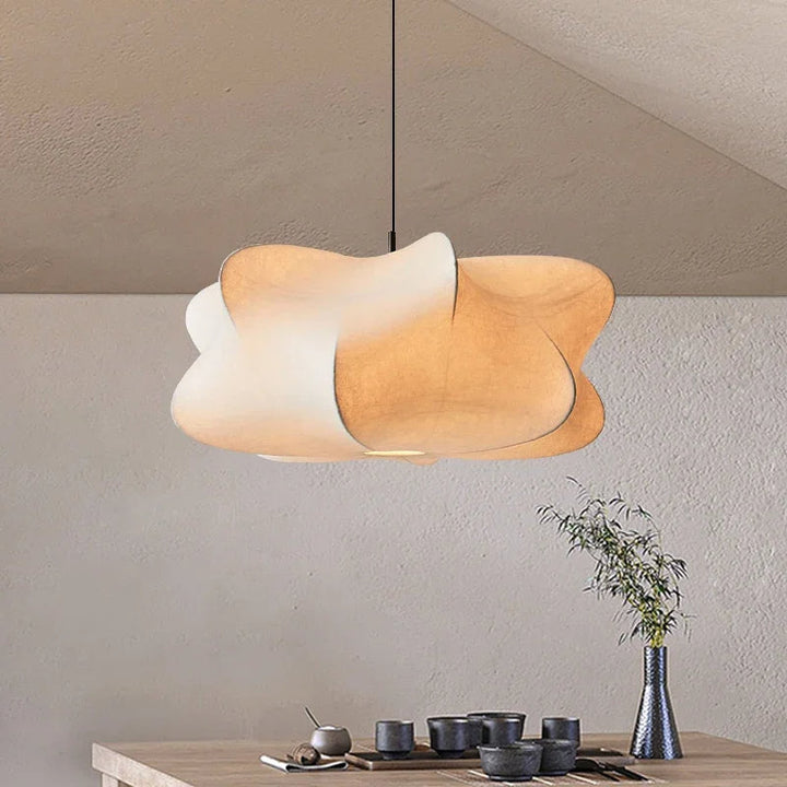 Plafonnier LED moderne à suspension, idéal pour créer une ambiance épurée et un éclairage design.