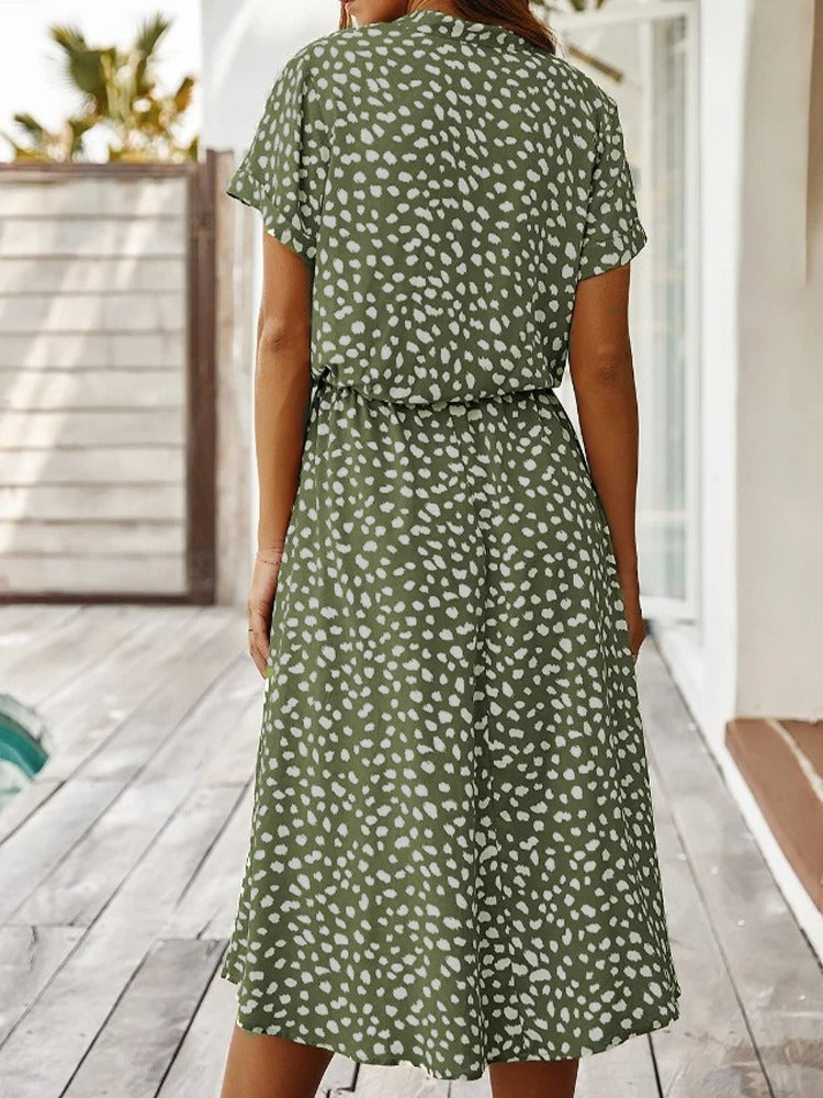 Robe d'été confortable pour femme, tissu léger et doux. Idéale pour un style décontracté fluide.