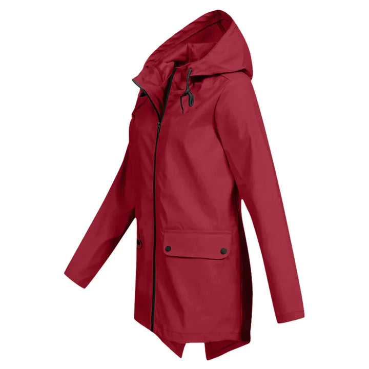 Manteau de pluie long femme en matière imperméable de haute qualité, chic et durable.