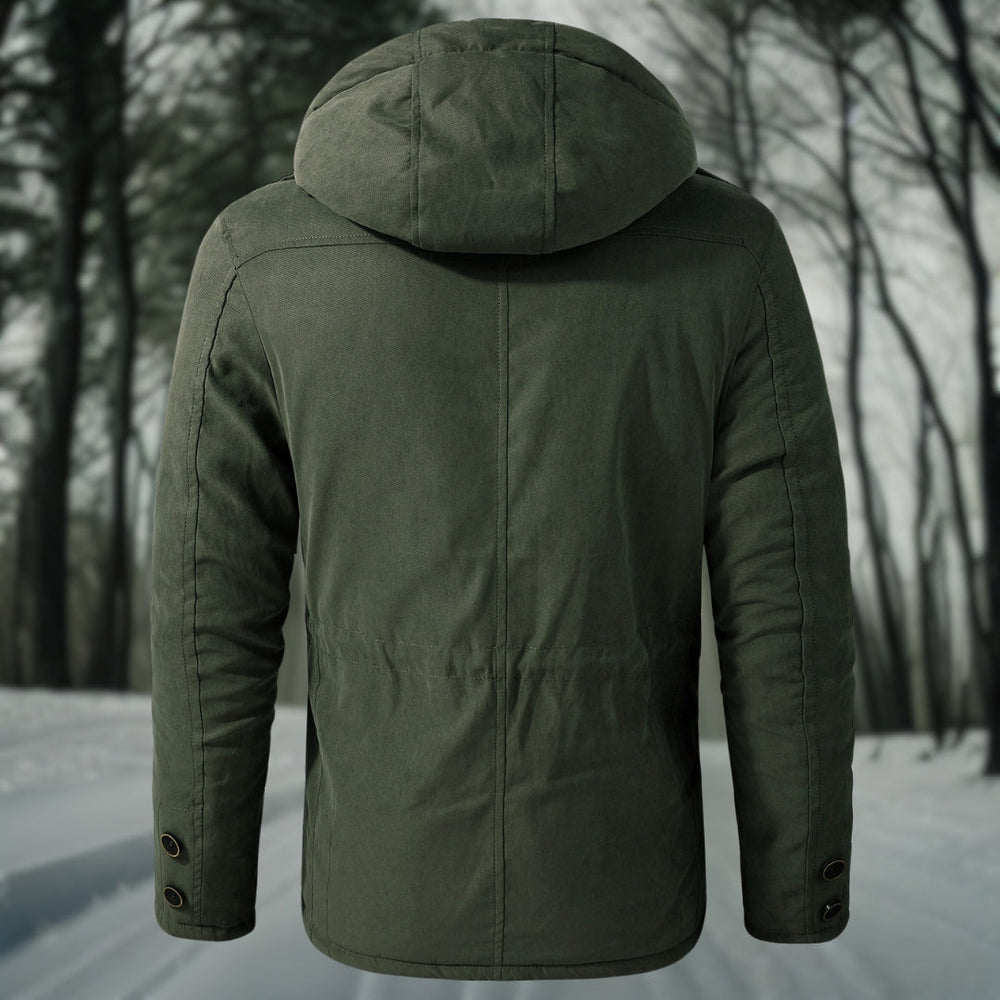 Veste homme hiver stylée avec capuche ajustable, poches multiples, idéale pour la mode masculine urbaine.