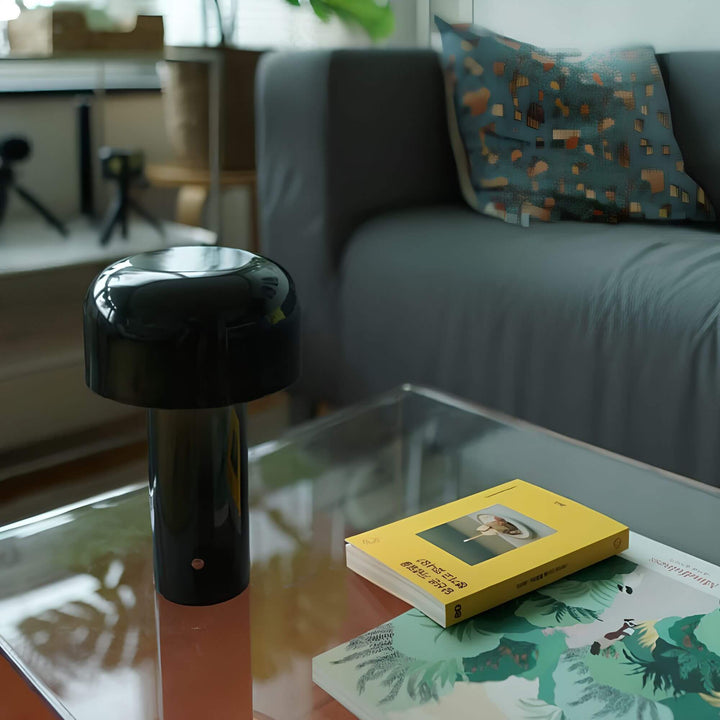 Éclairez votre intérieur avec cette lampe de table LED dimmable, sans fil, au design vintage.