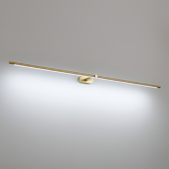 Lampe linéaire LED noire avec détails dorés, applique murale fine pour un éclairage raffiné.